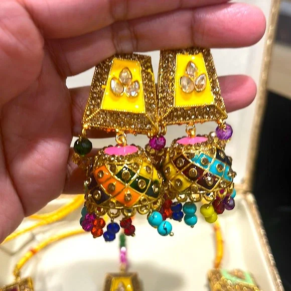 Navratan Gold Tone Jadau Choker Necklace Set Necklace, earrings and tikka) - Picture 3 of 10